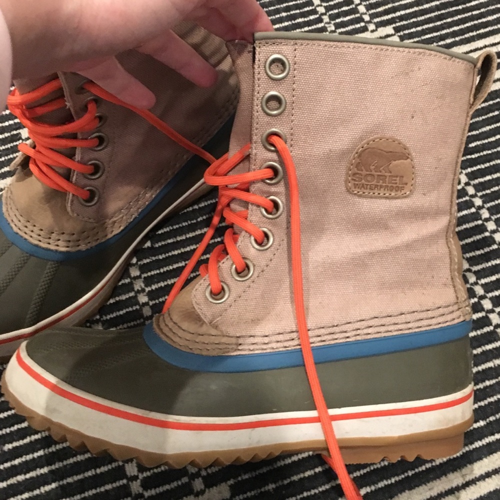 Gently used SOREL BOOTS